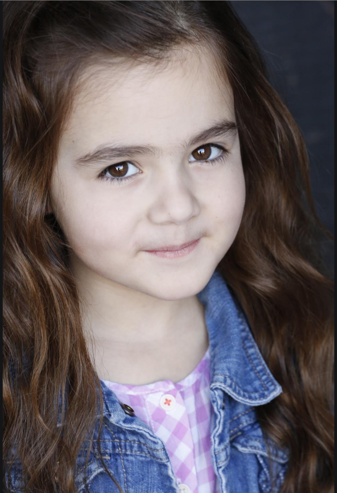 actor Saphina Chanadet large photo