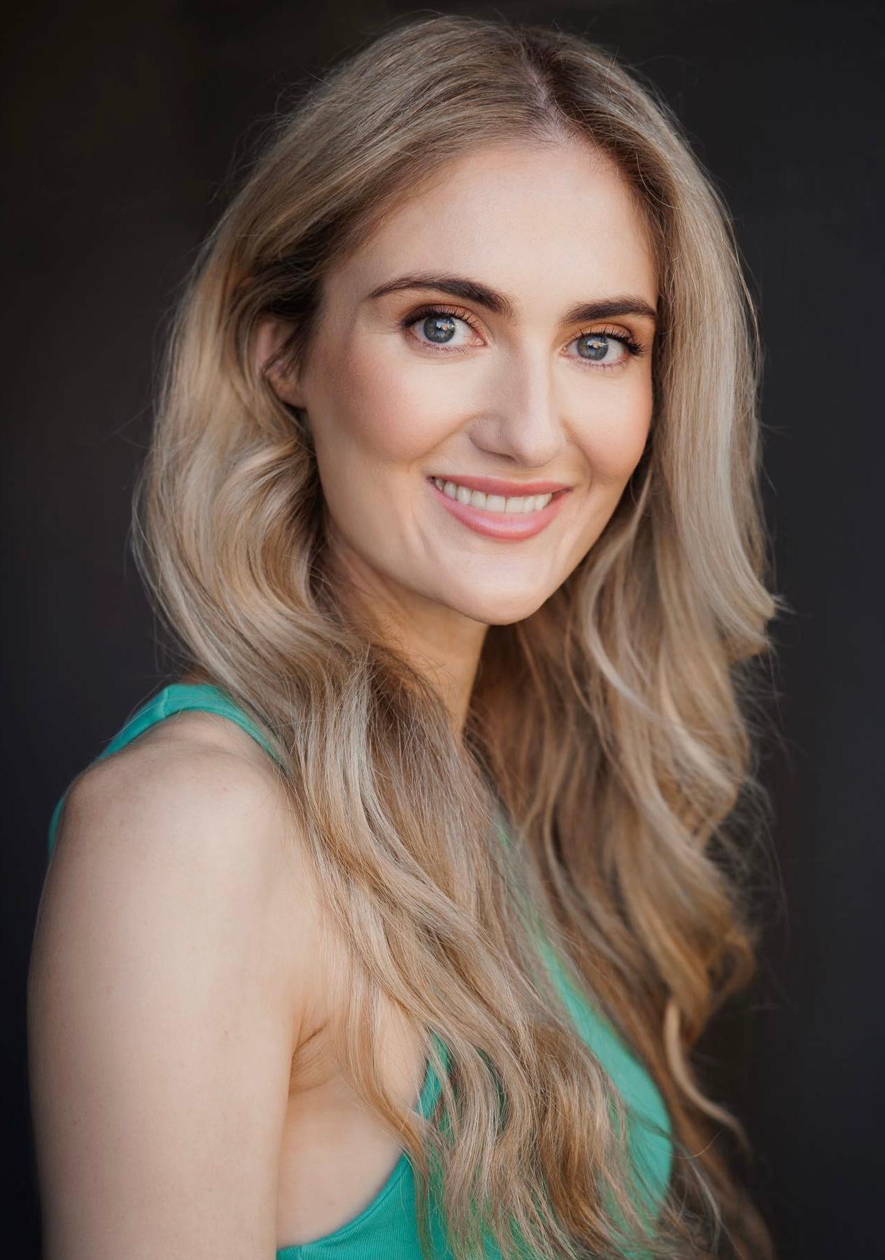 actor Nicole Pritchard large photo