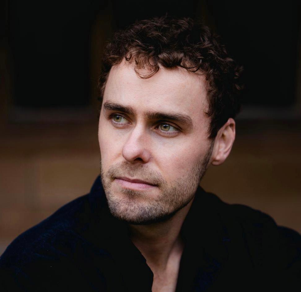 actor Alec Snow large photo