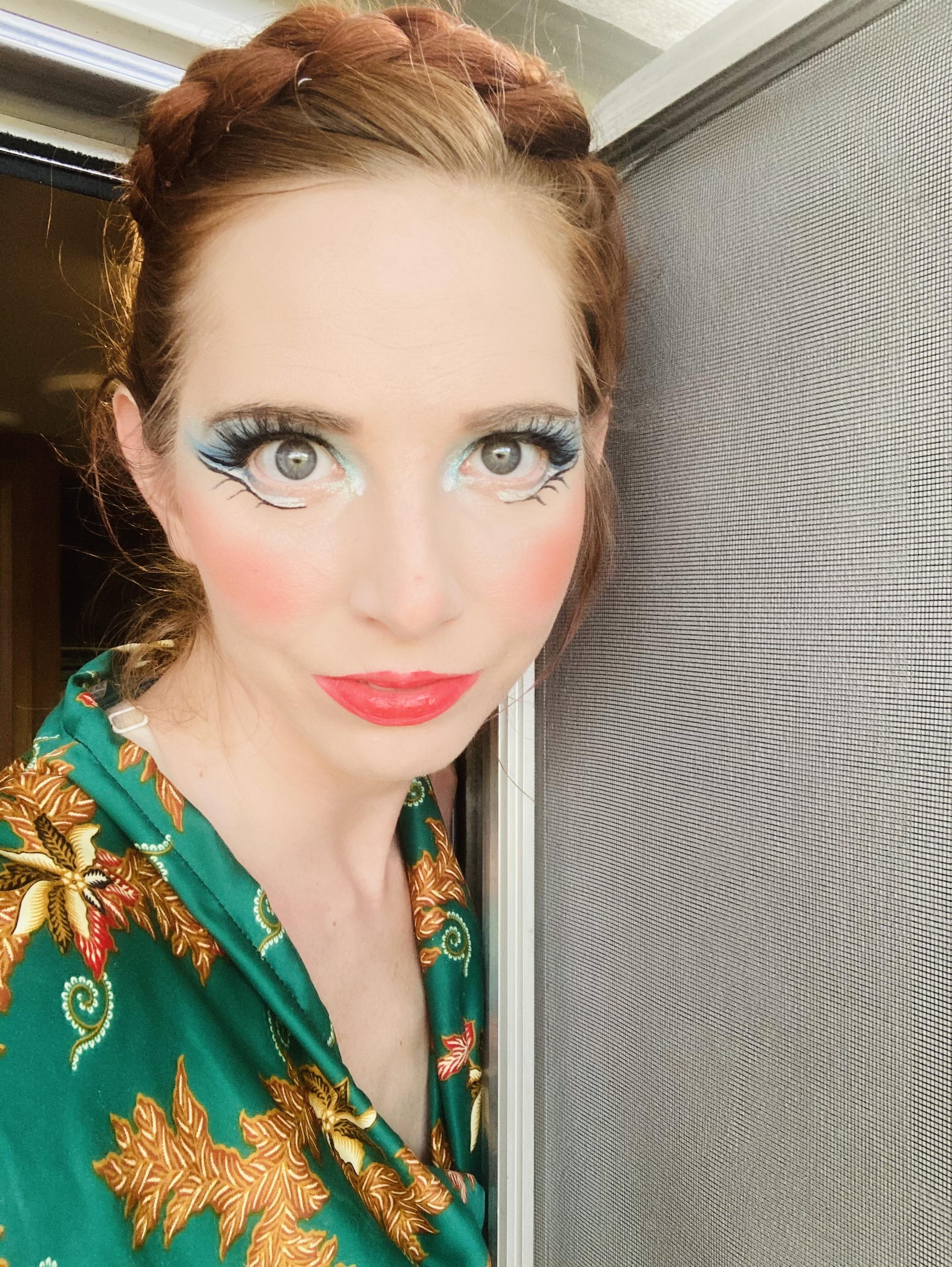 actor Molly Plunk large photo