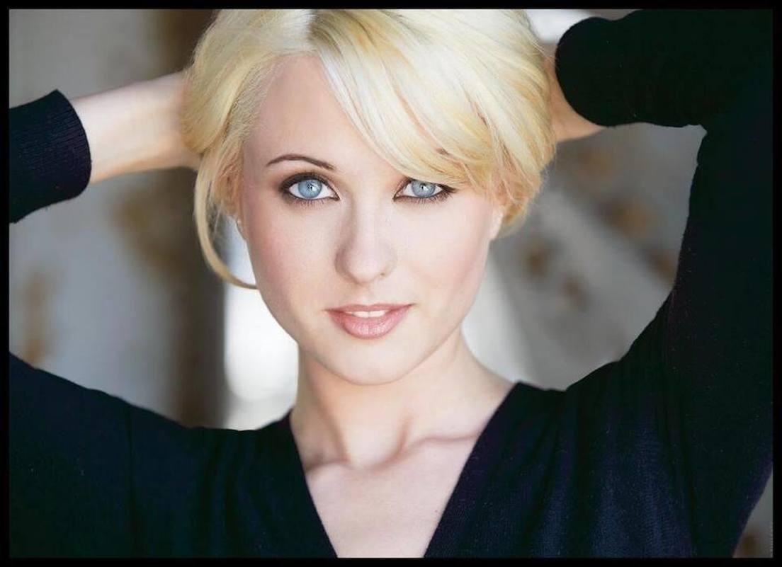 actor Claire Alan large photo