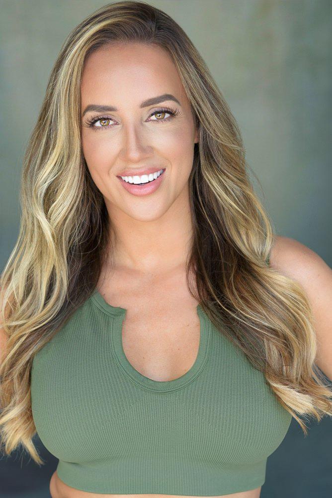 actor Chelsea Green large photo