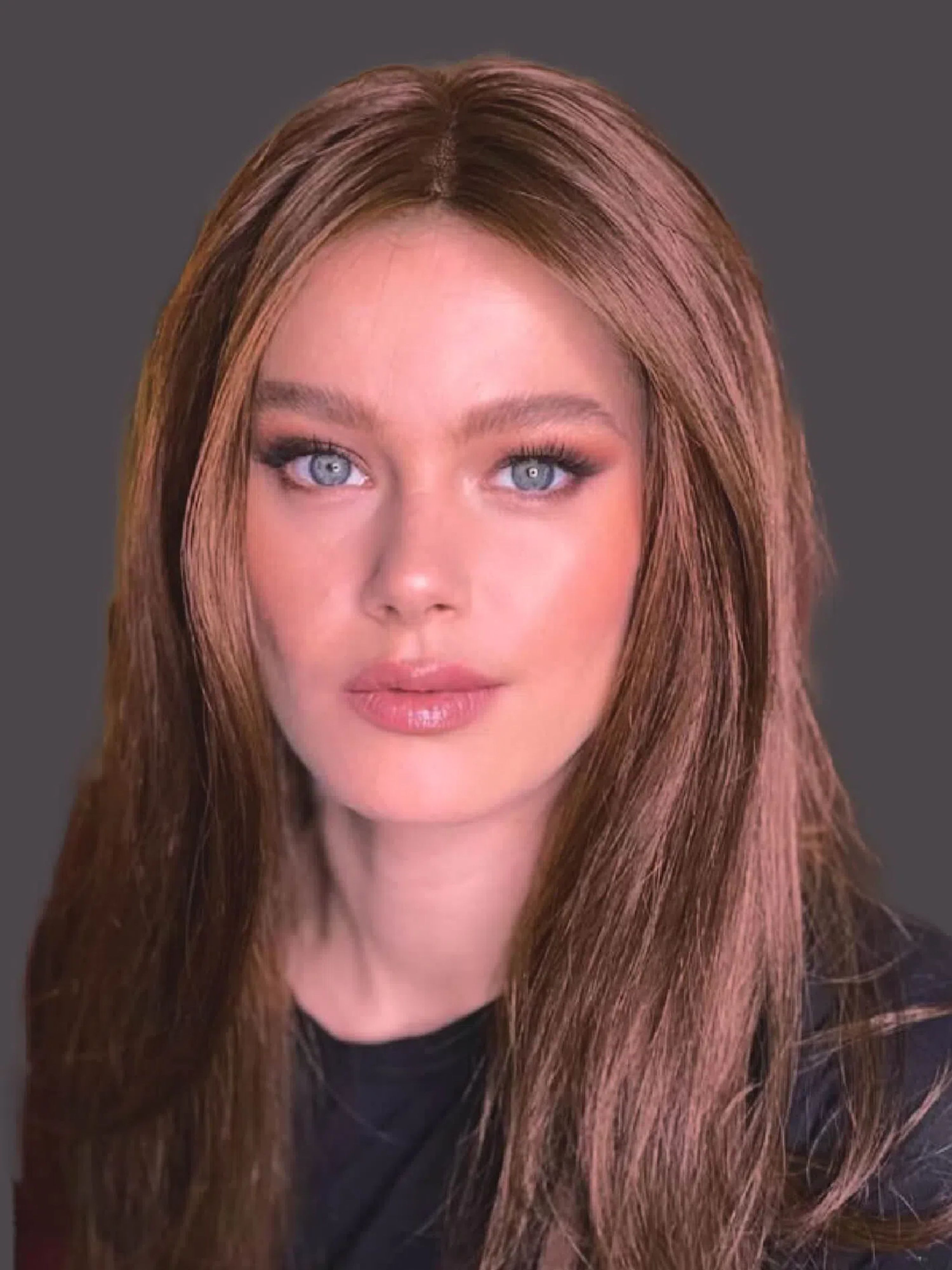 actor Burcu Biricik large photo