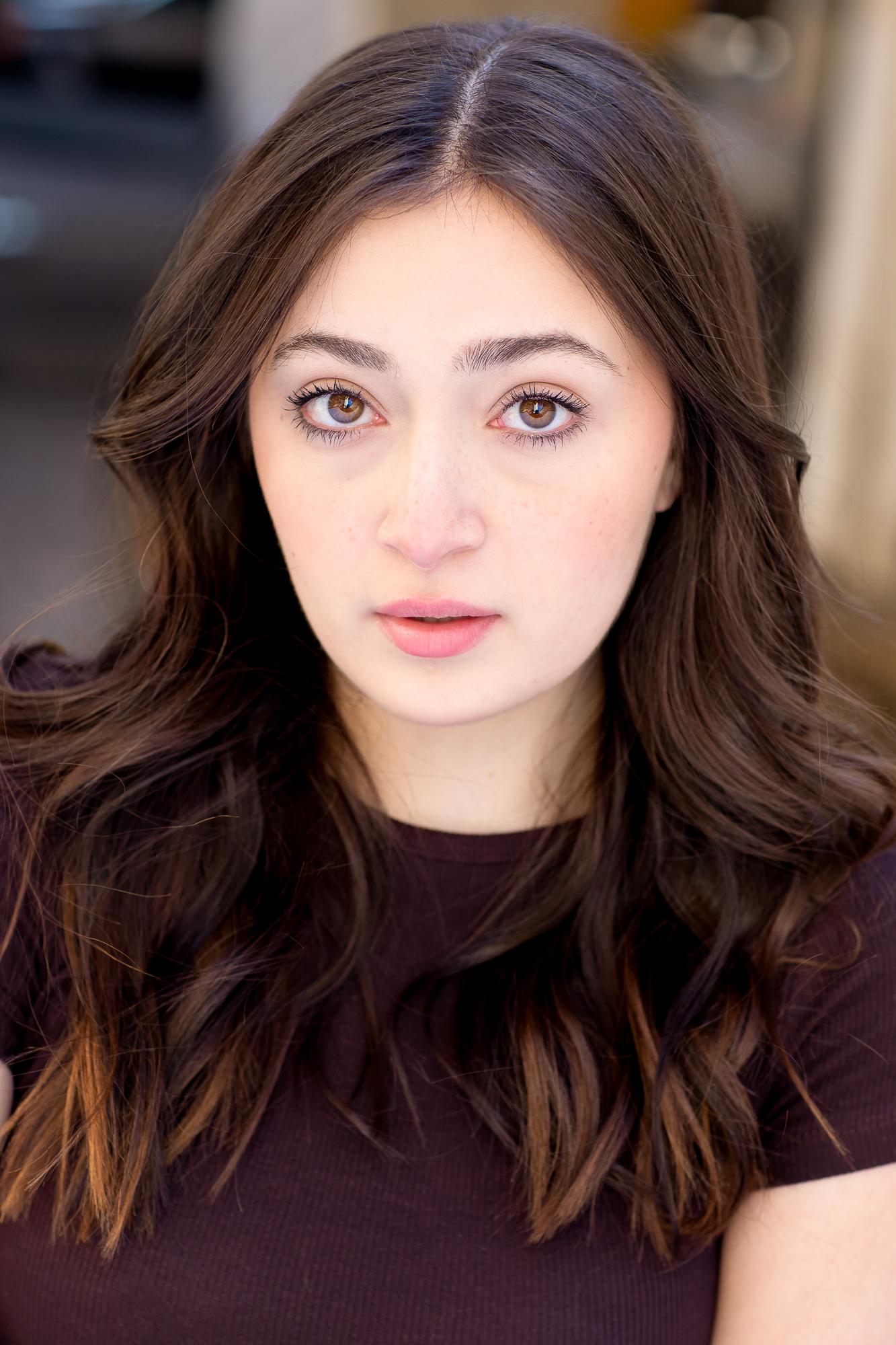 actor Caroline McKenzie large photo