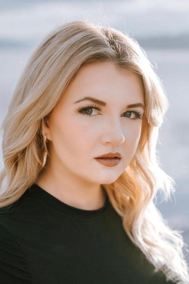 actor Brittany Hobson large photo