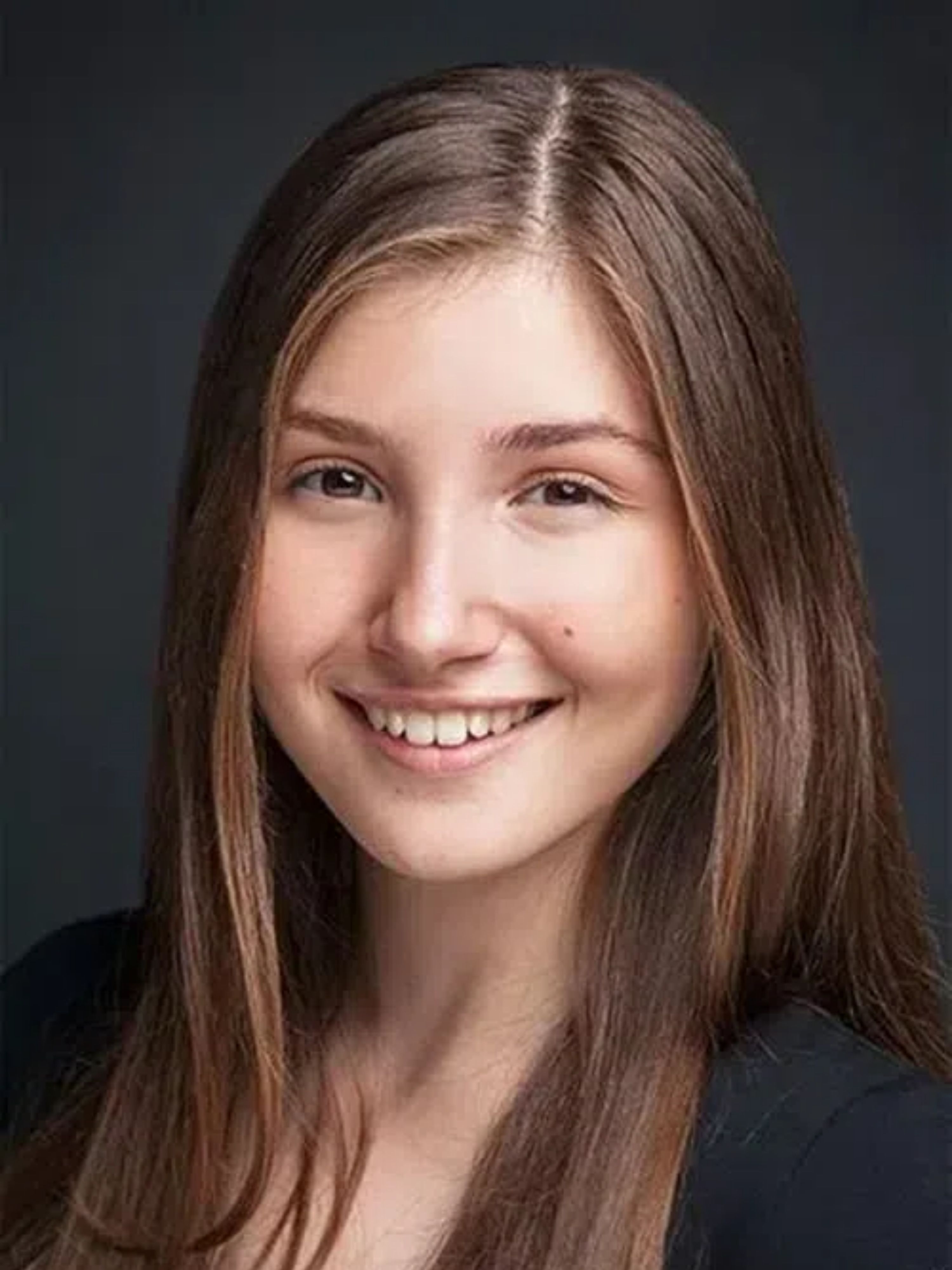 actor Ilayda Akdogan large photo