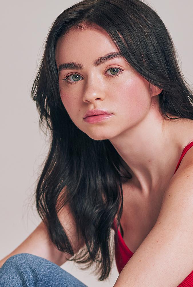 actor Emma Chasse large photo