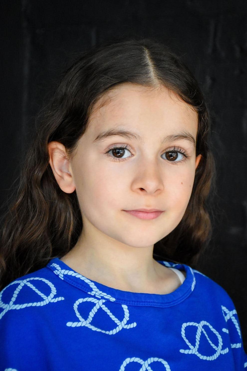 actor Isla McRae large photo