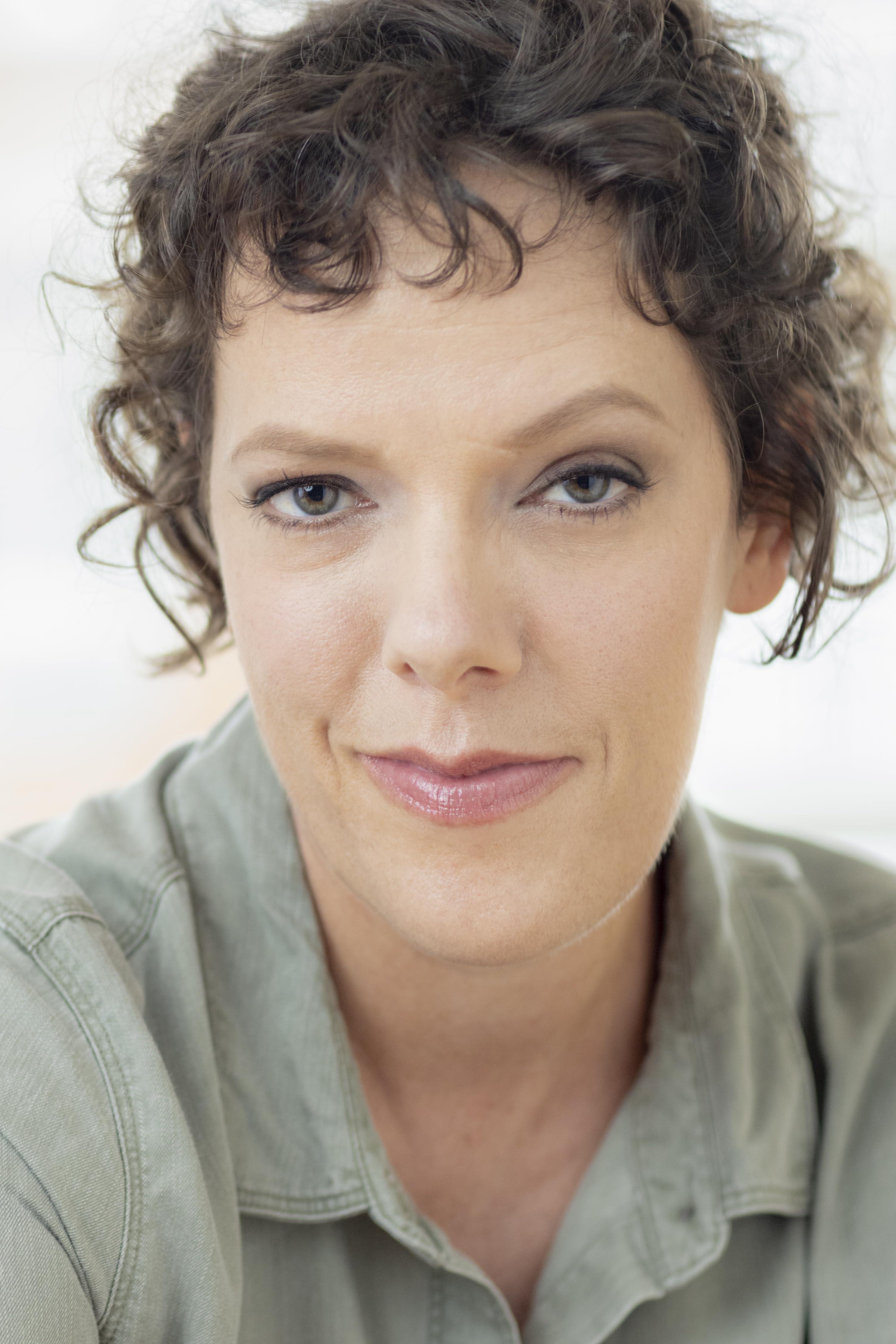 actor Amanda Bruton large photo