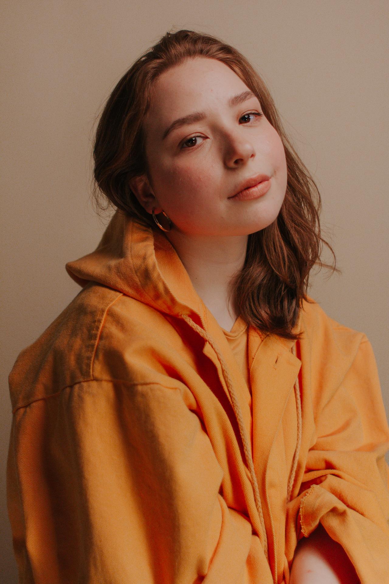 actor Carolyn Kettig large photo