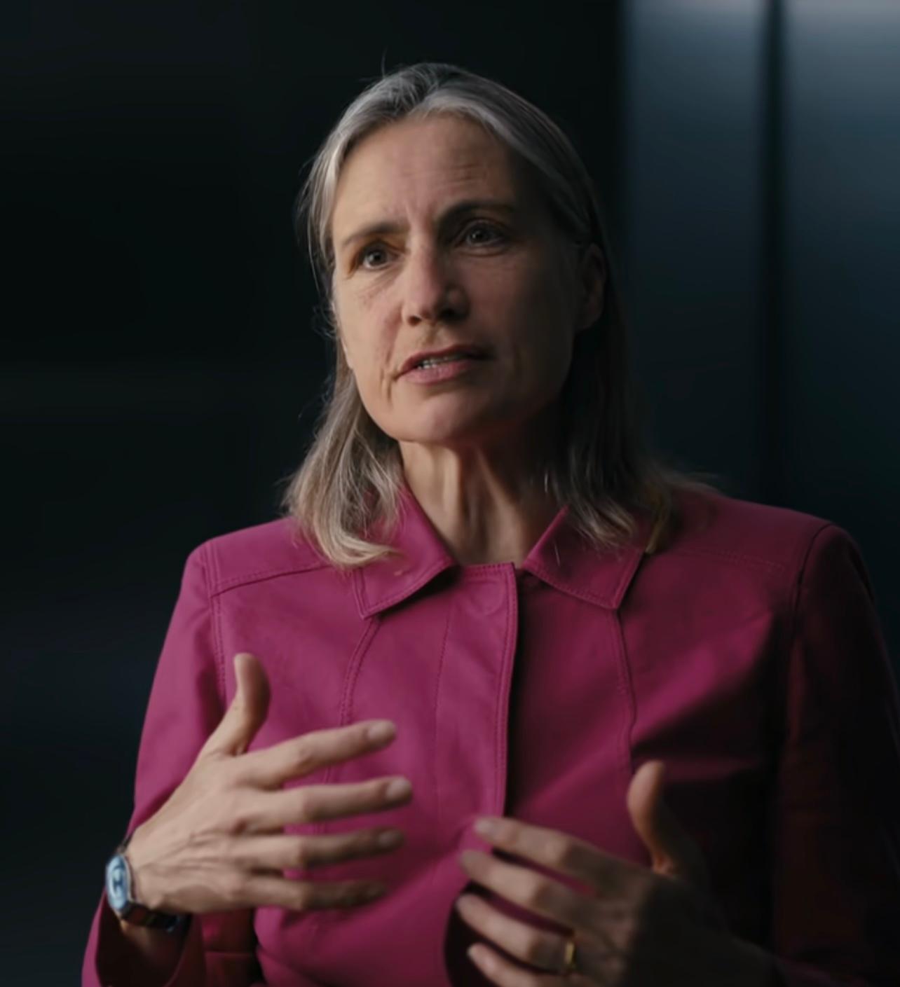 actor Fiona Hill large photo