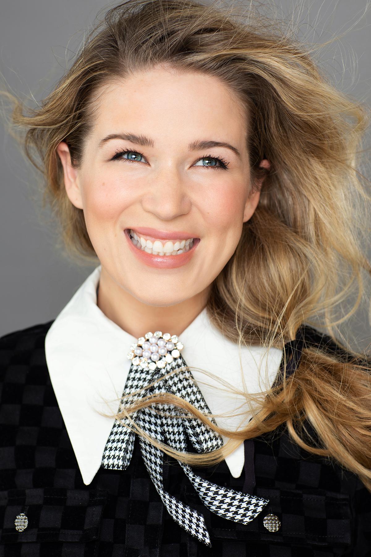 actor Leah Knauer large photo