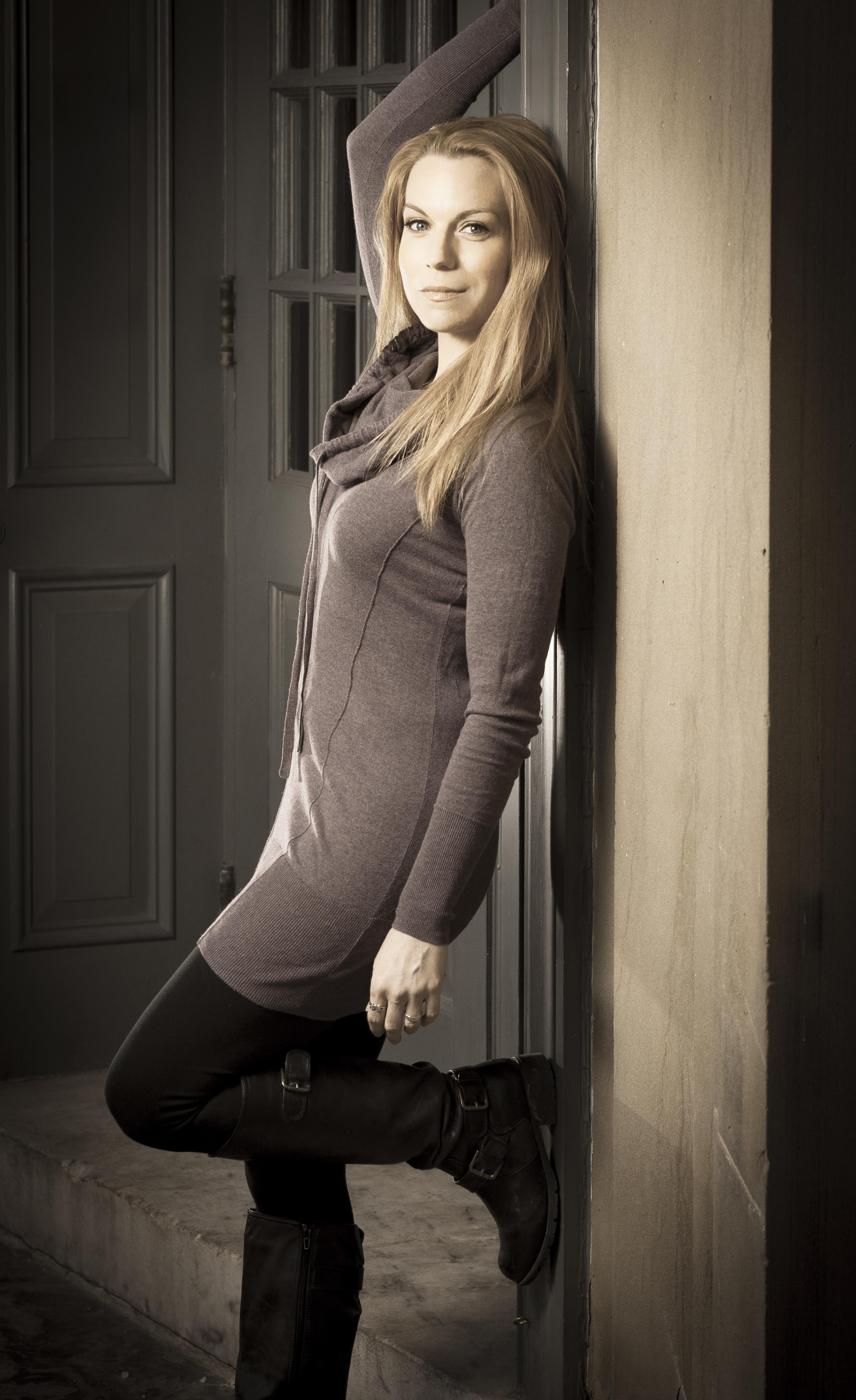 actor Aimee Theresa large photo