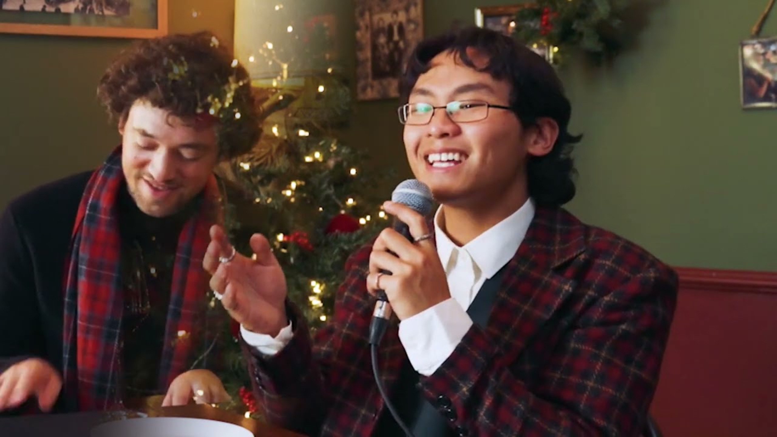 A grentperez Christmas - Christmas Starts Tonight background
