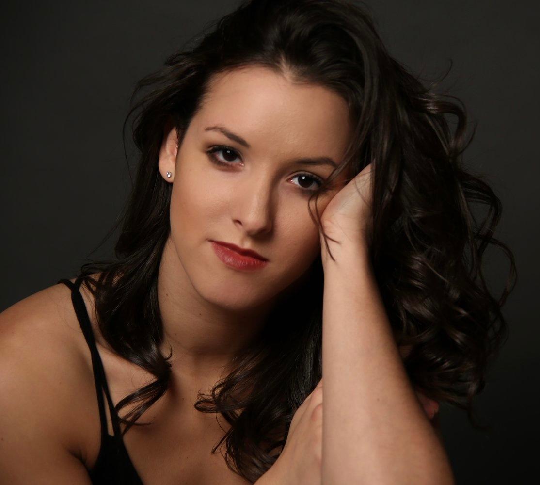 actor Emily Jeanne Phillips large photo