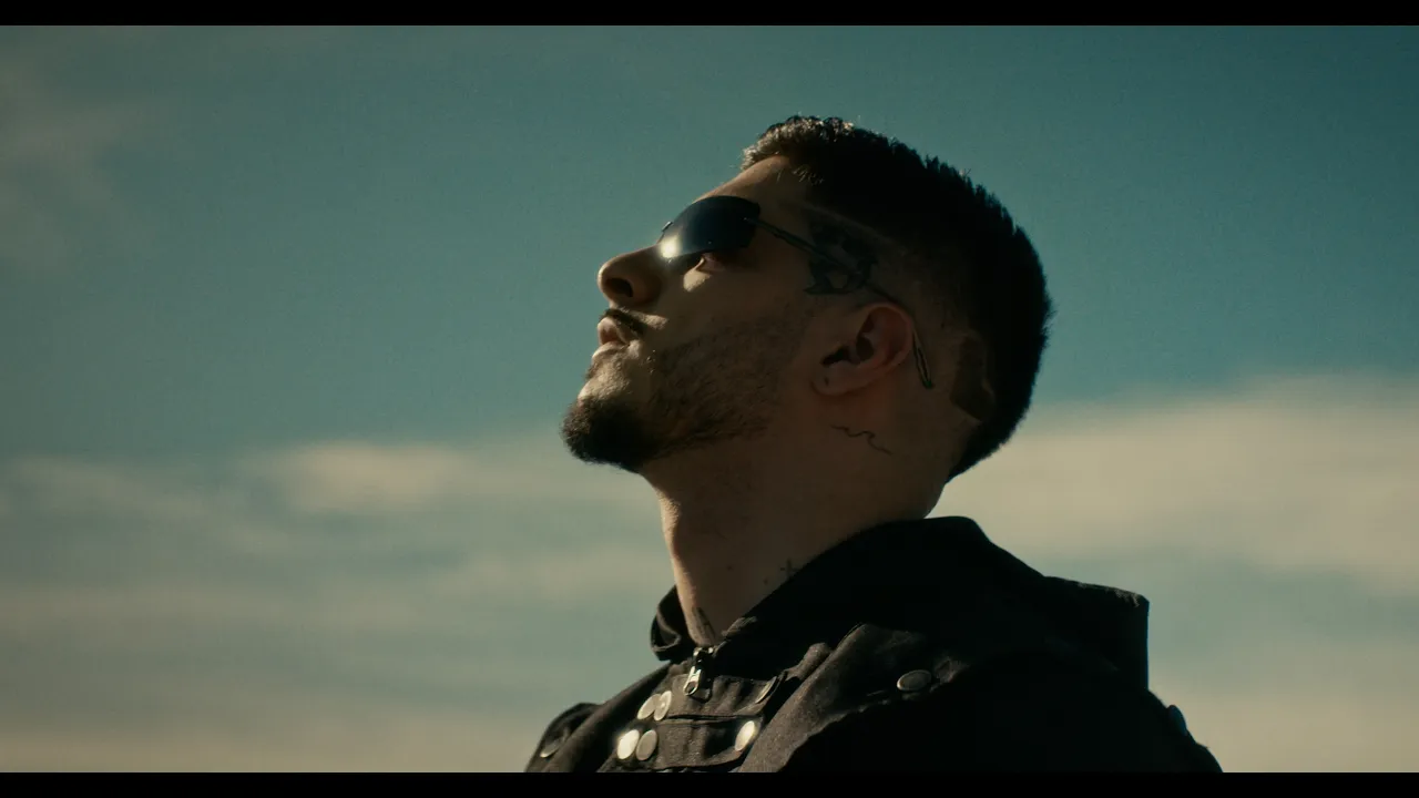 RVFV - QUE TE VAYA BIEN (Video Oficial) backdrop