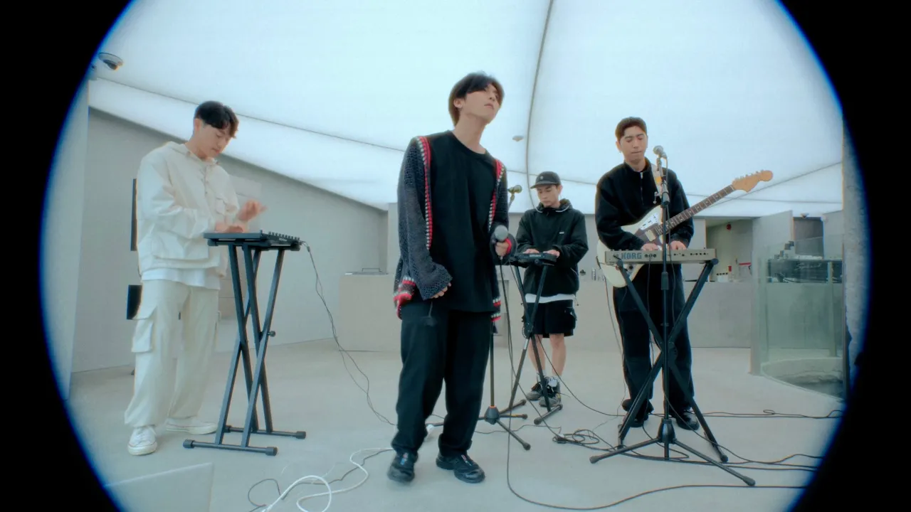 WE ARE THE NIGHT '티라미수 케익 (Tiramisu Cake)' Live MV backdrop