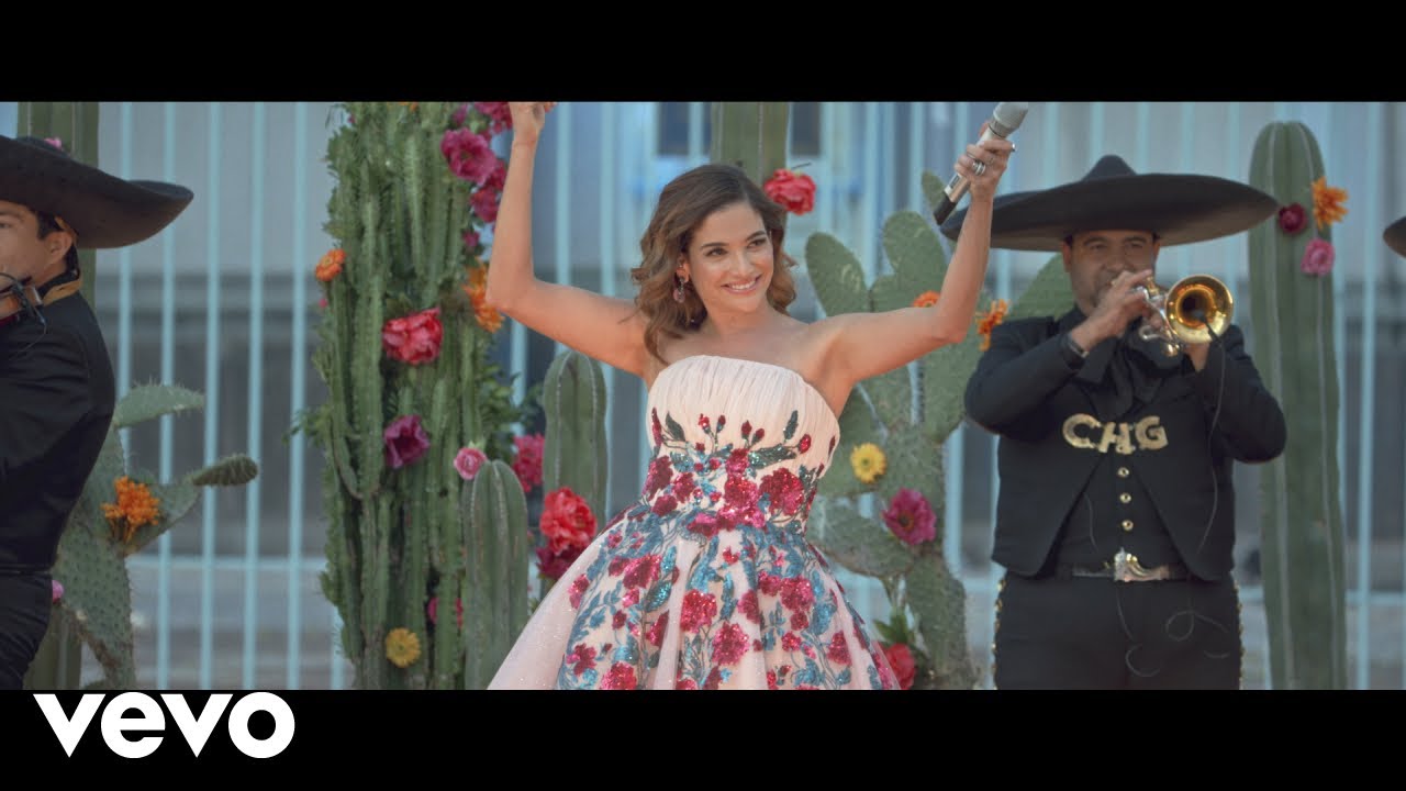 Natalia Jiménez - La Muerte del Palomo (Official Video) background