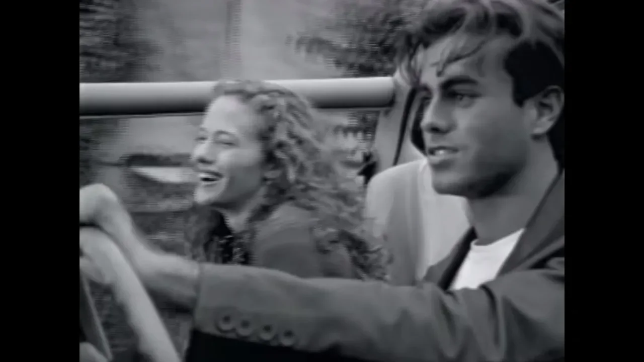 Enrique Iglesias - Si Tú Te Vas background