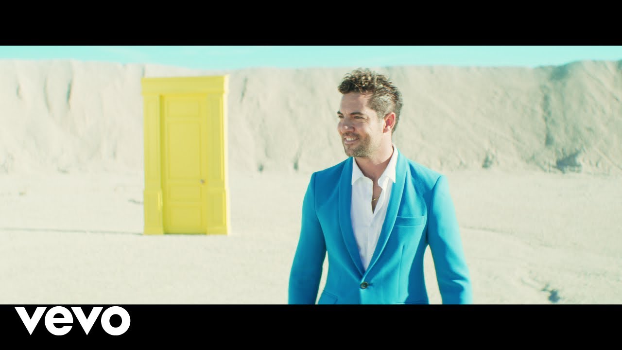 David Bisbal - En Tus Planes background