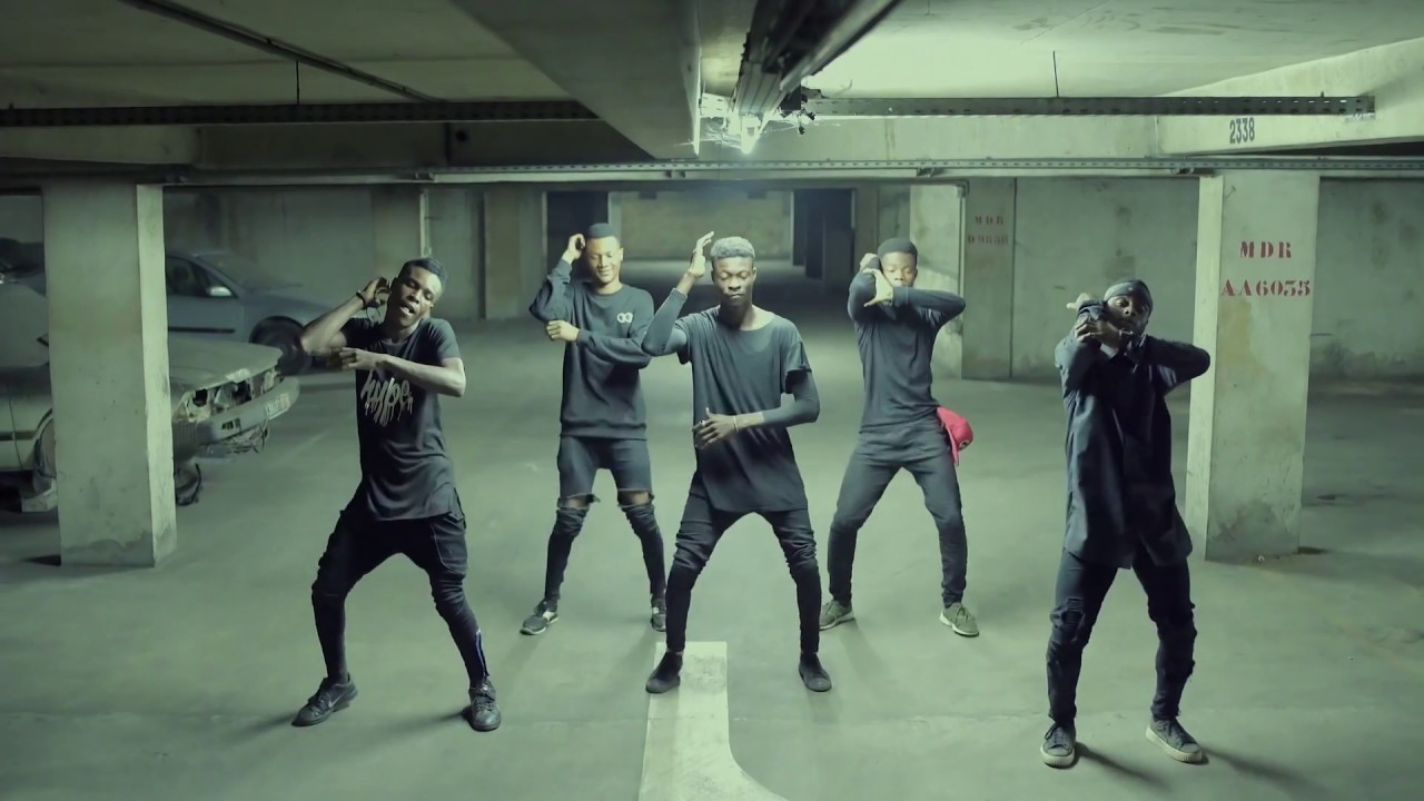 Debordo Leekunfa - Robot Macador - clip officiel background