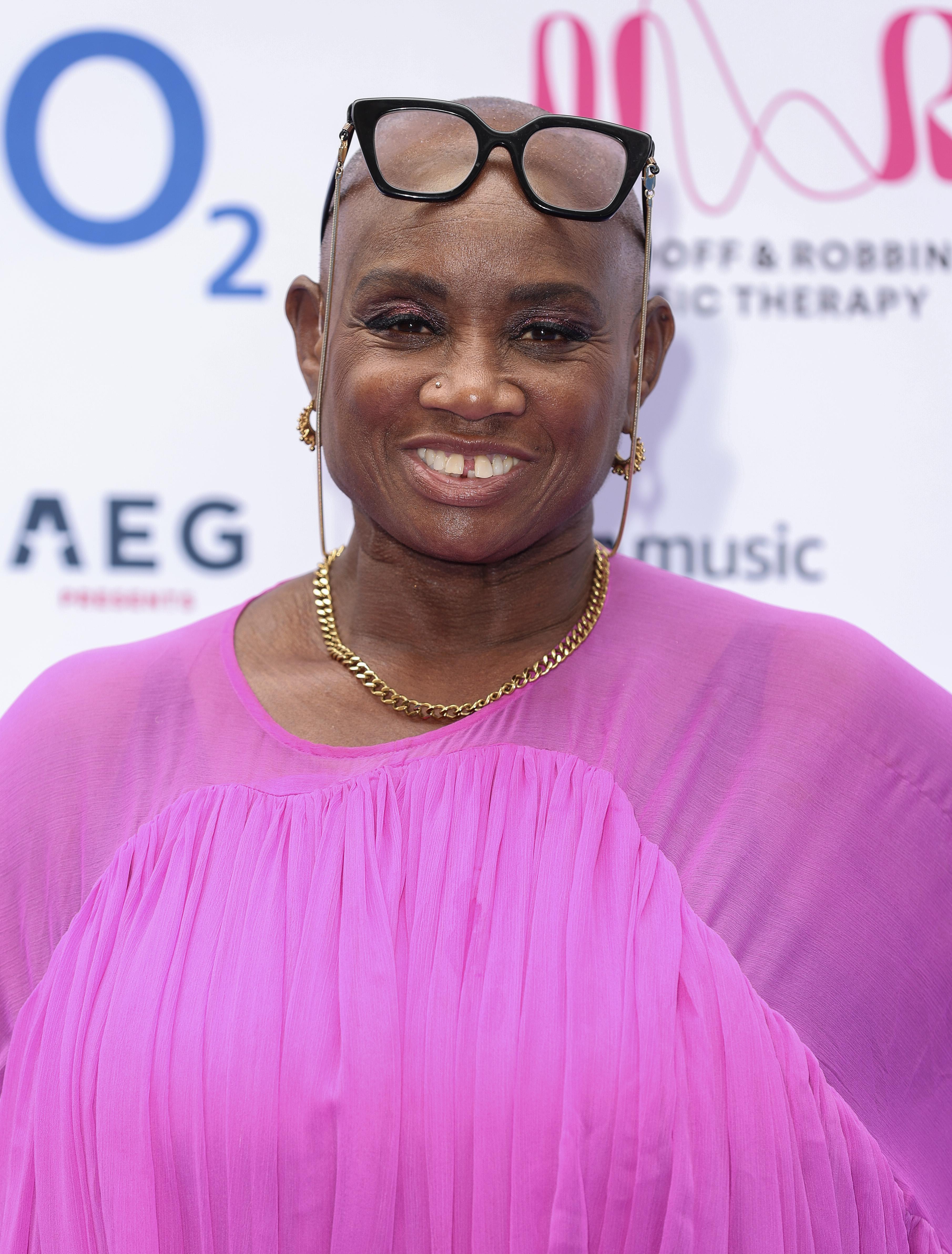 actor Andi Oliver large photo