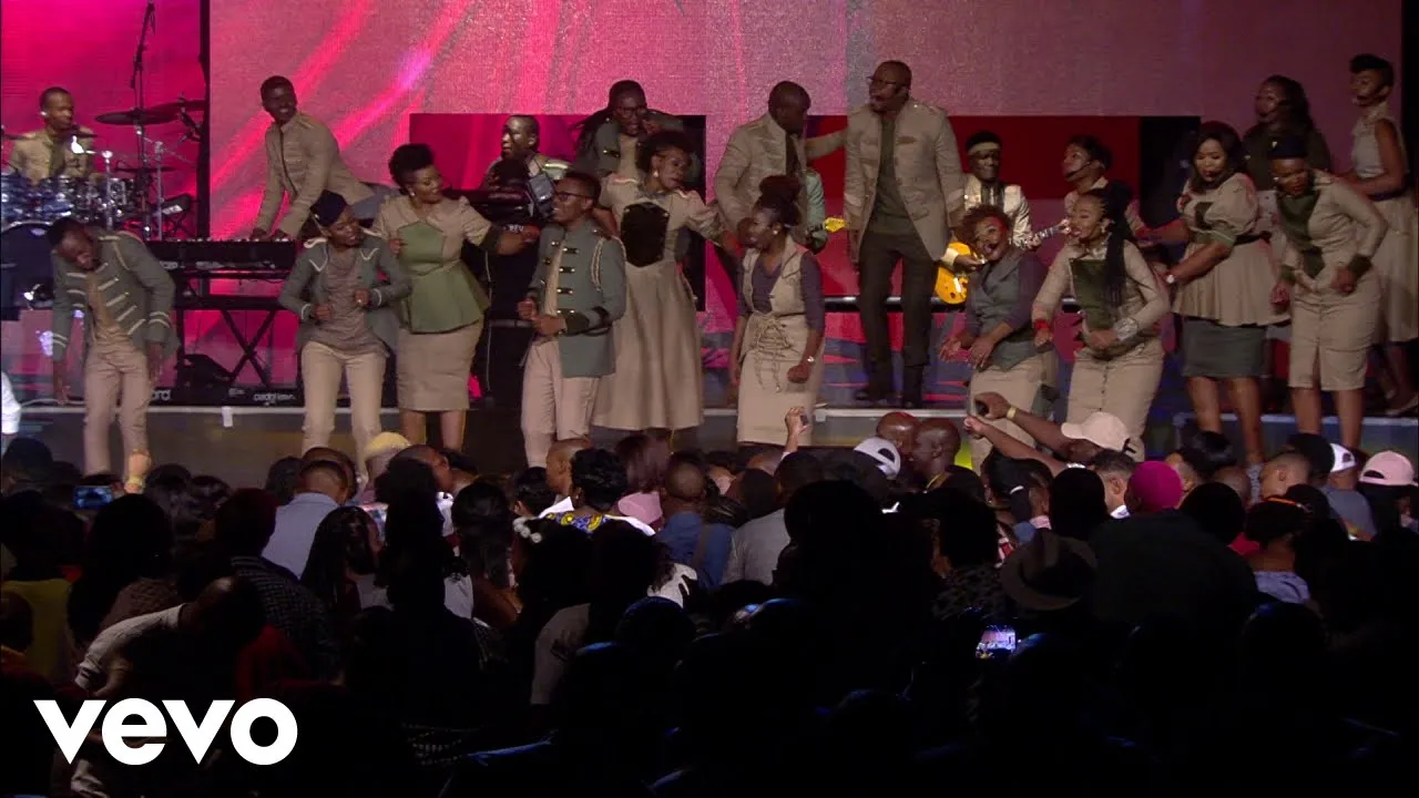 Uzuliphathe Kahle (Live at the Sandton Convention Centre - Johannesburg, 2018) background
