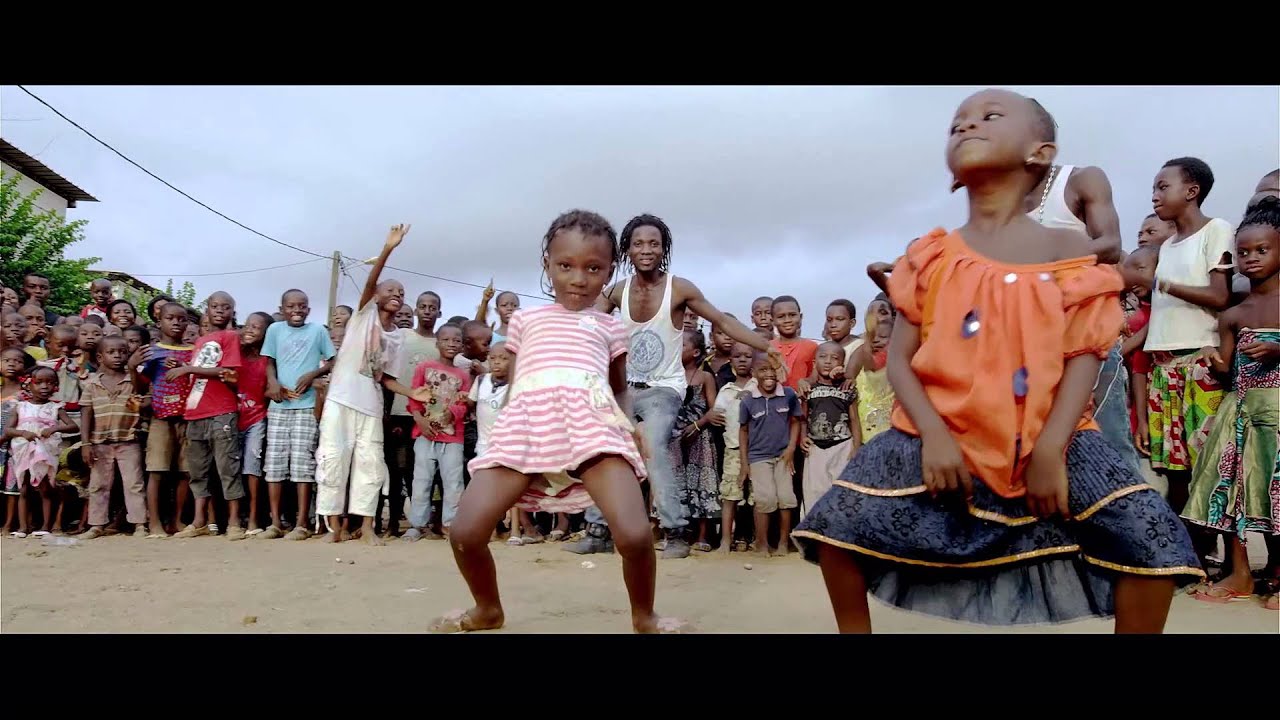 Tour 2 Garde - Makassa (Official Video HD) background