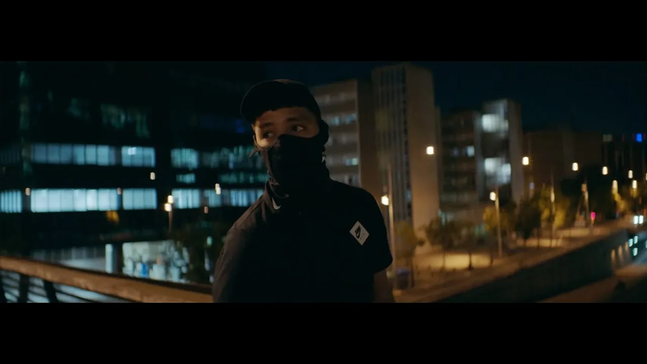 Beny Jr x El Guincho - Color Caramelo (OFICIAL VIDEO) background