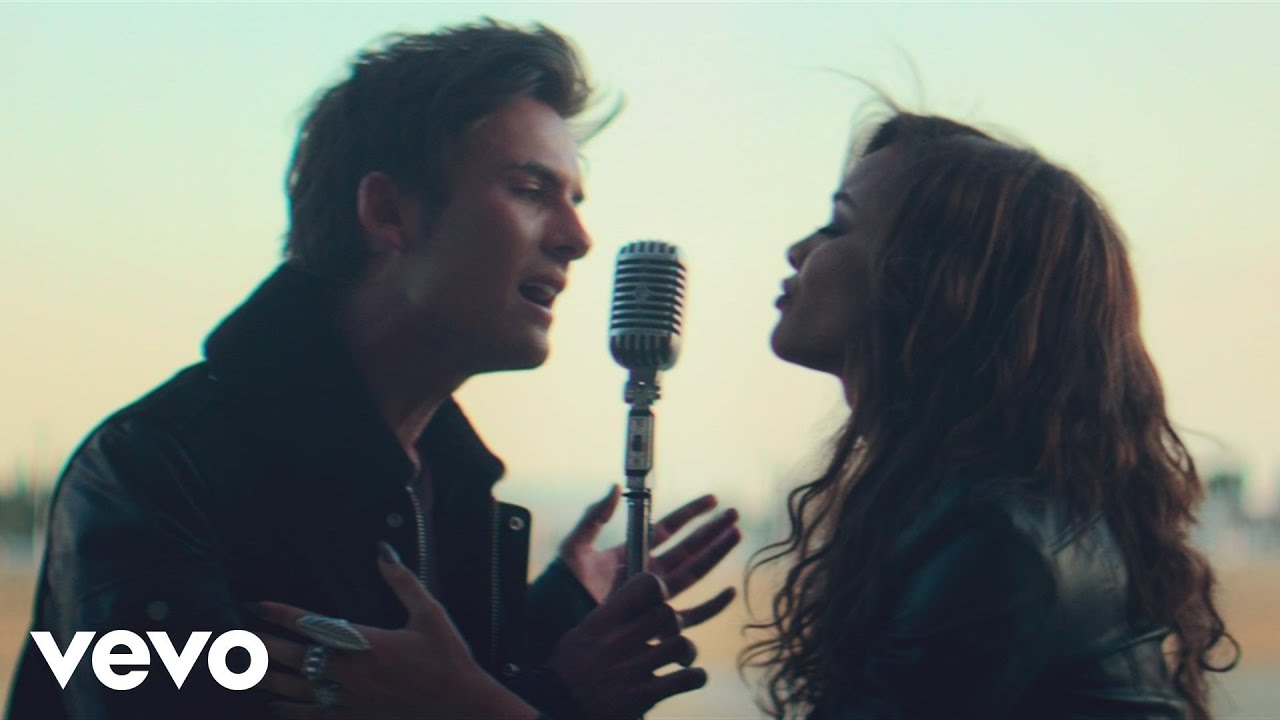 Dvicio - Nada (Official Video) ft. Leslie Grace background