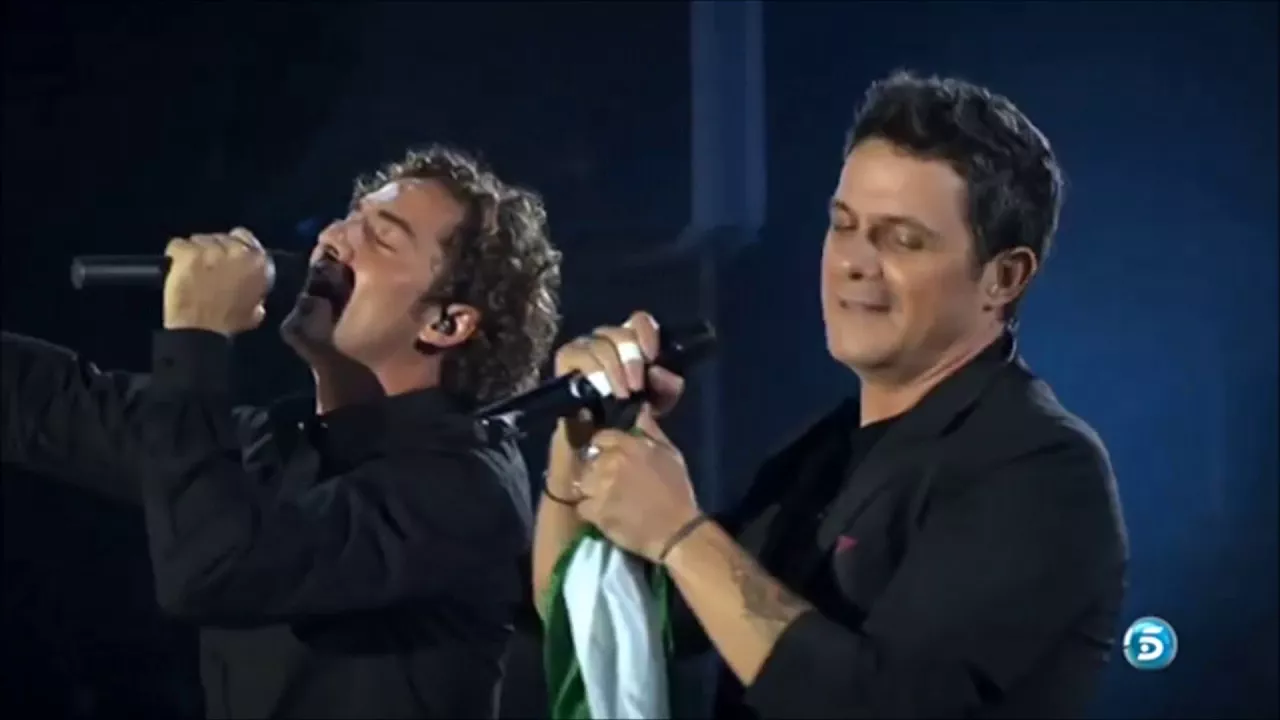 ALEJANDRO SANZ Y DAVID BISBAL - MI SOLEDAD Y YO - JULIO background