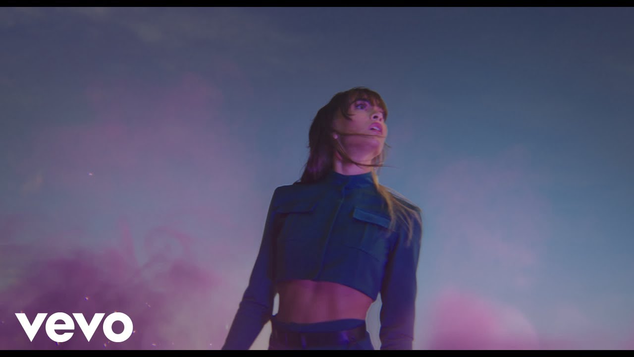 Aitana - Volaré (De La Película De Netflix "Más Allá De La Luna") background