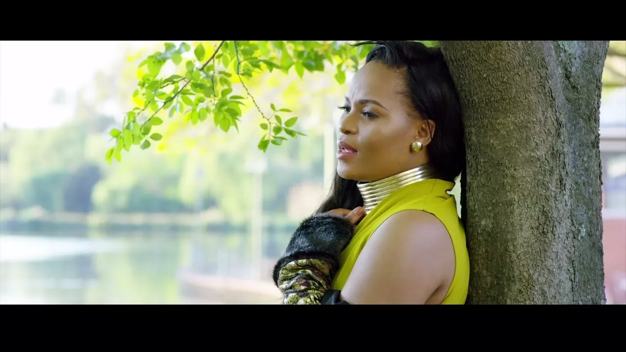 Bucie ft Mobi Dixon - Love Me Right ( Official Music Video ) background