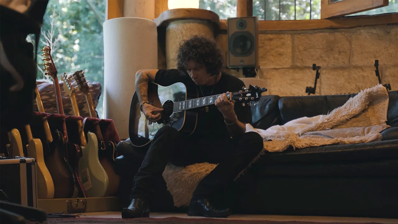 Bunbury - Nuestros Mundos No Obedecen a Tus Mapas (Videoclip Oficial) background