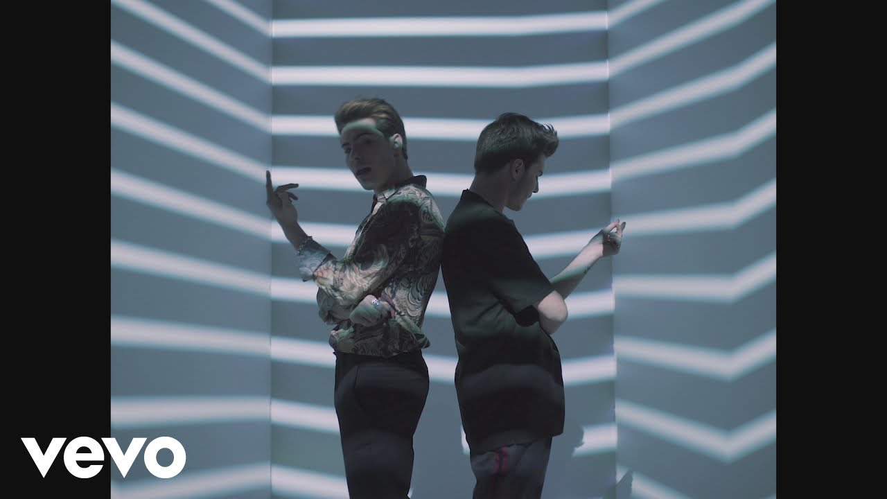 Gemeliers - Amor en Stereo background