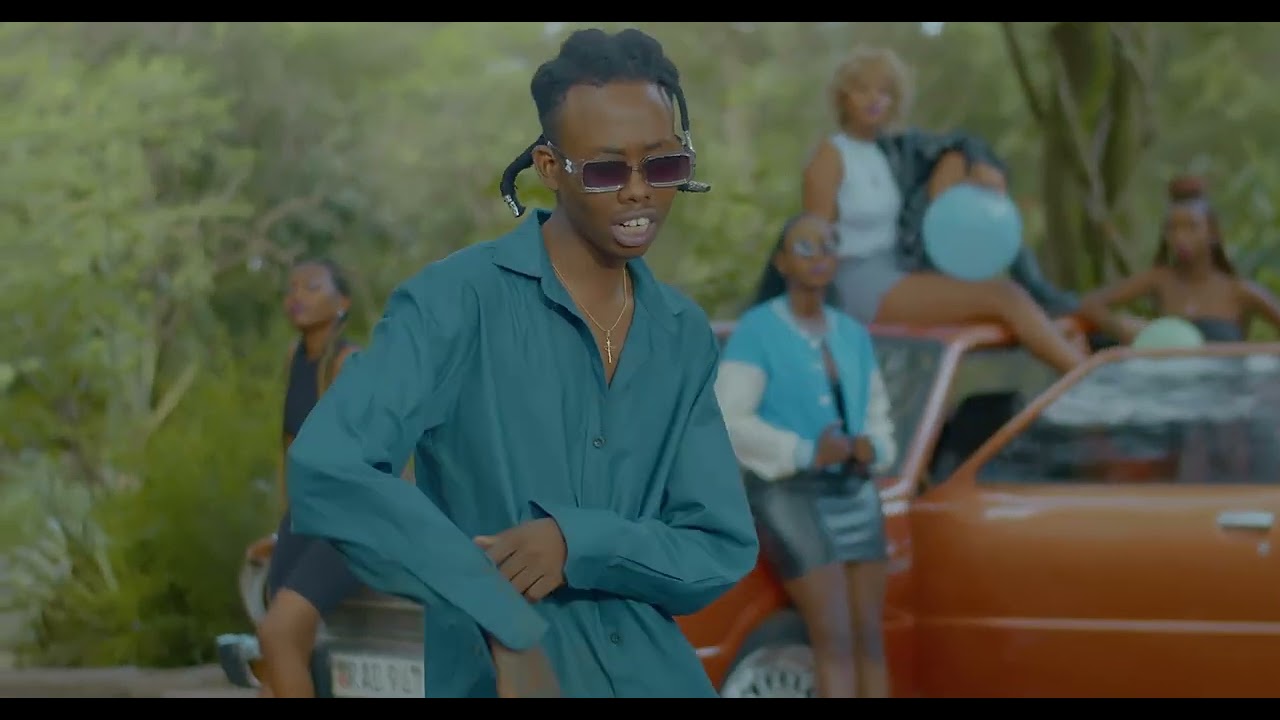 Afrique - Rompe (Official Video) background