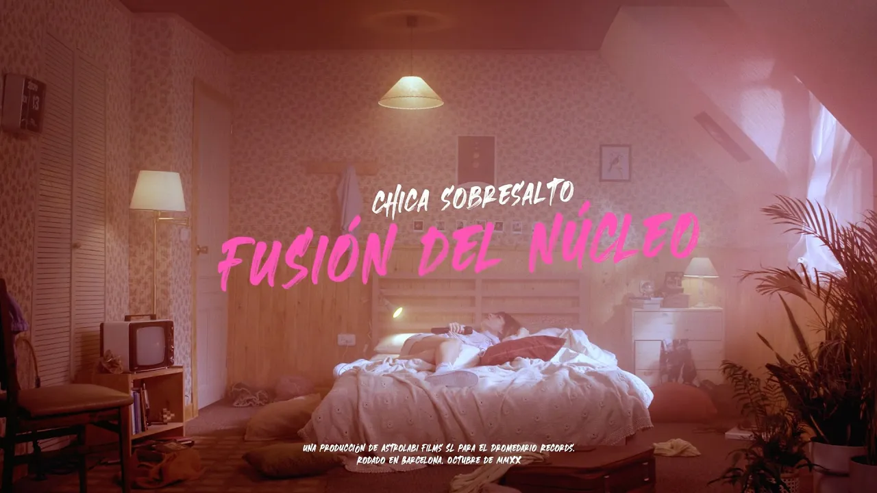 Chica Sobresalto - Fusión del Núcleo background