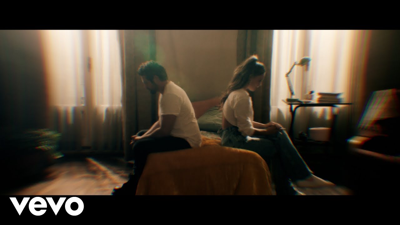Lorena Gomez - Ganas Tú background