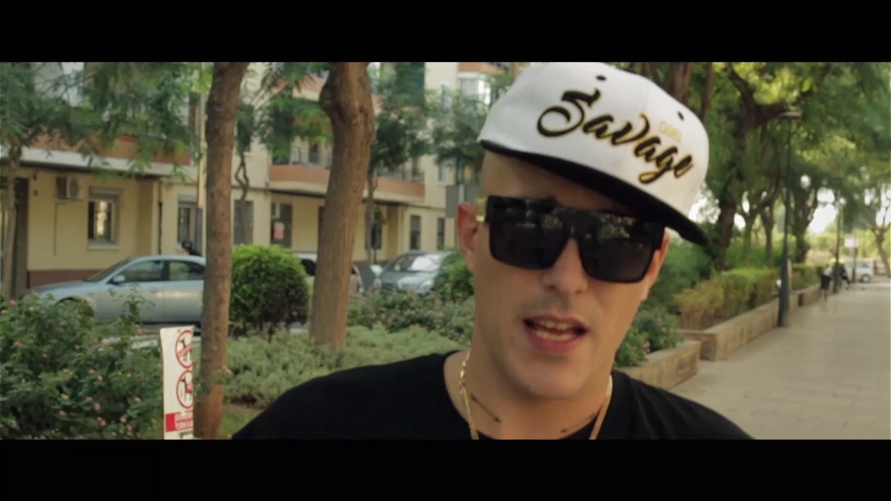 Kinky Bwoy - Me dejo la piel background