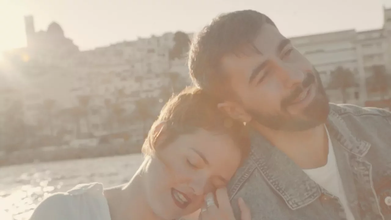 Rayden - Pequeño torbellino feat. Mäbu (Videoclip Oficial) background