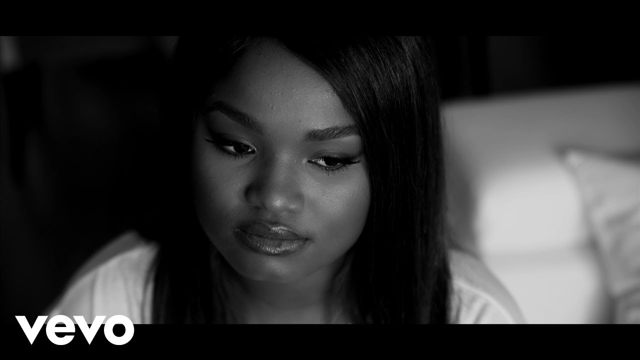 Edmázia Mayembe - Amor Yame background