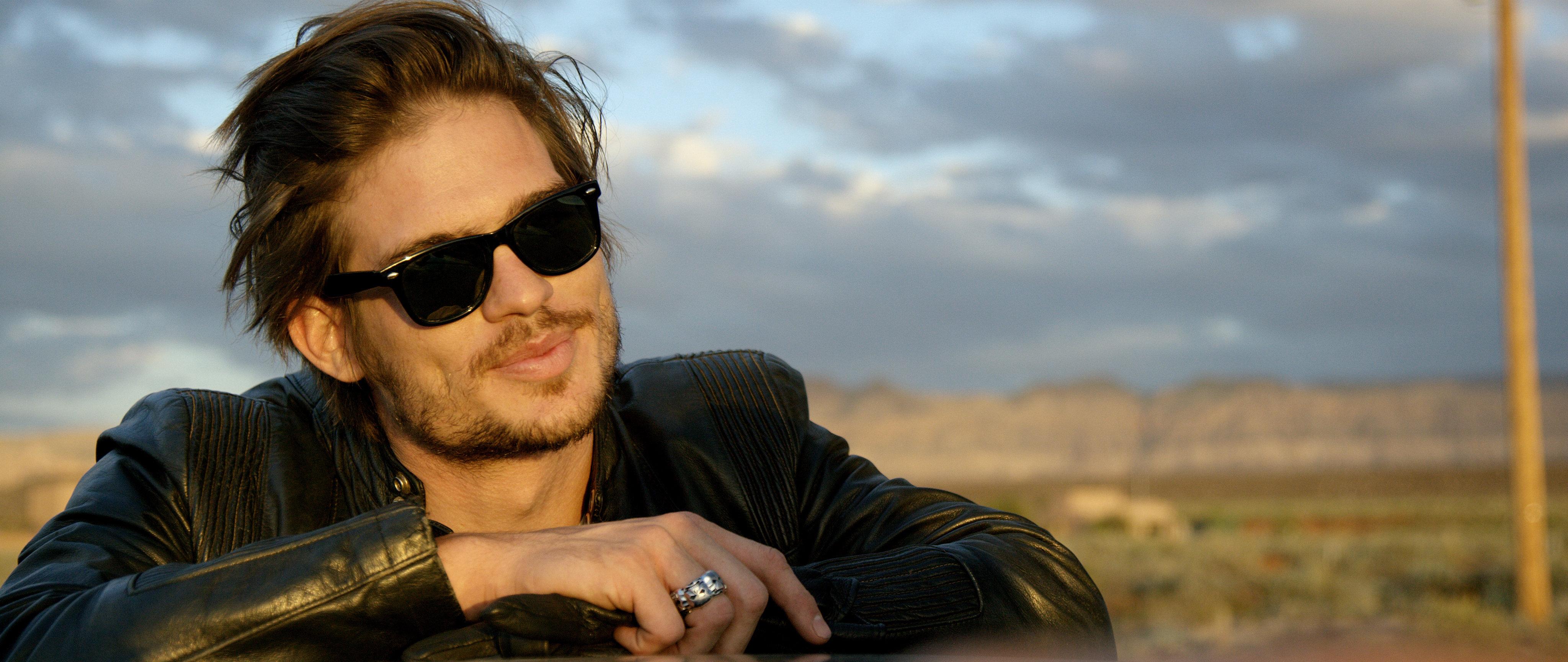 actor Tyler Johnson large photo