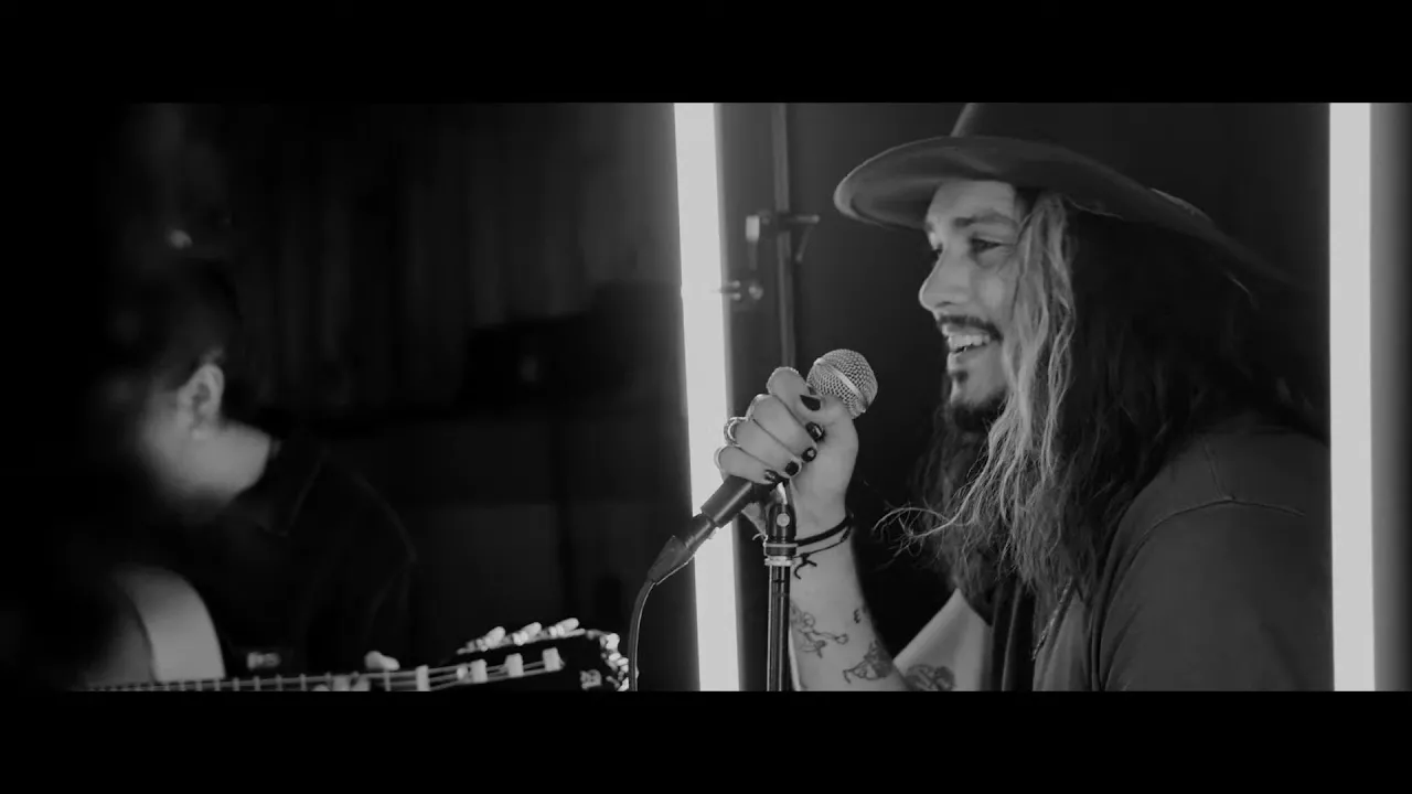 Paul Alone - Me olvidé de lo bueno feat. Lin Cortés (Naked Sessions) background