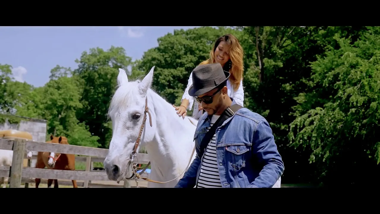 DTM Jalousie - Acoustique (Official Video) background