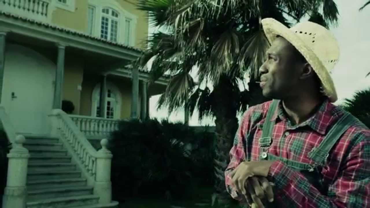 Zona 5 - Tás a se Dar (Official Music Video) background