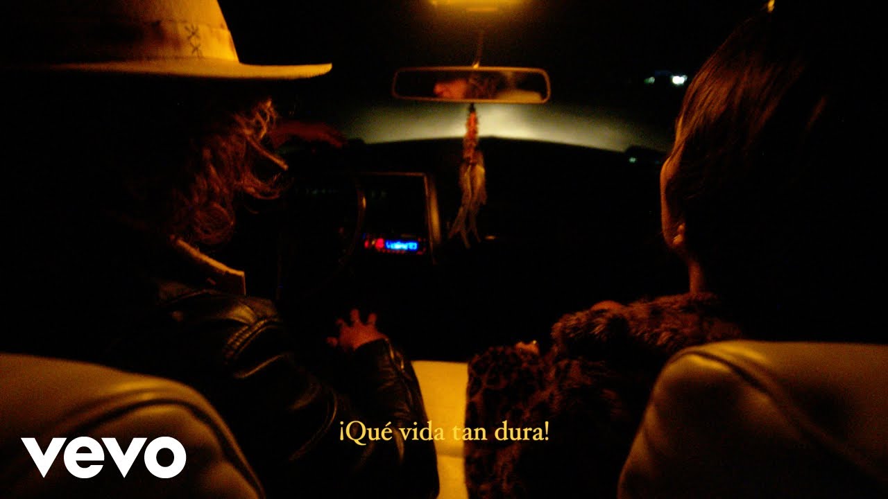 Arde Bogotá - Qué Vida Tan Dura background