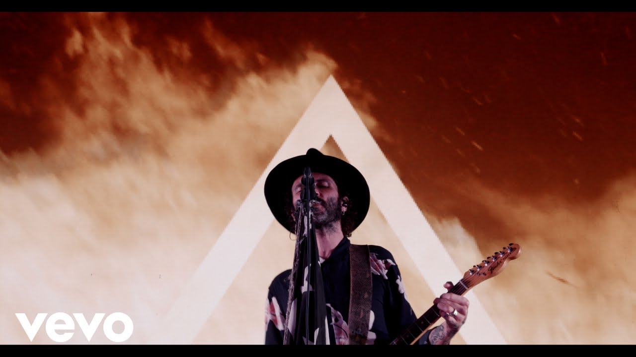 Leiva - No Te Preocupes Por Mi (Madrid Nuclear - En Directo) background