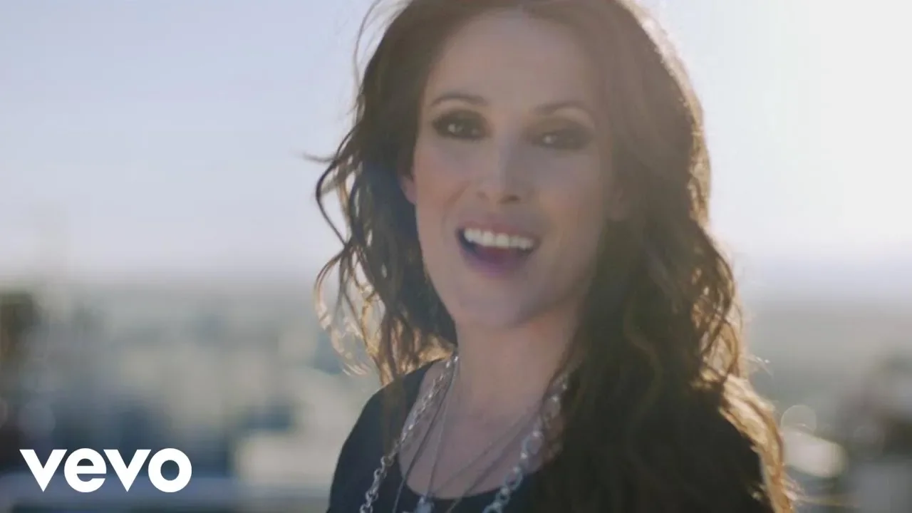 Malú - Caos (Official Video)