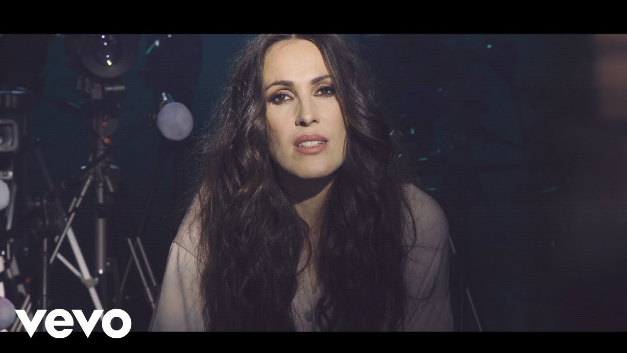 Malú - Secreto a Voces background