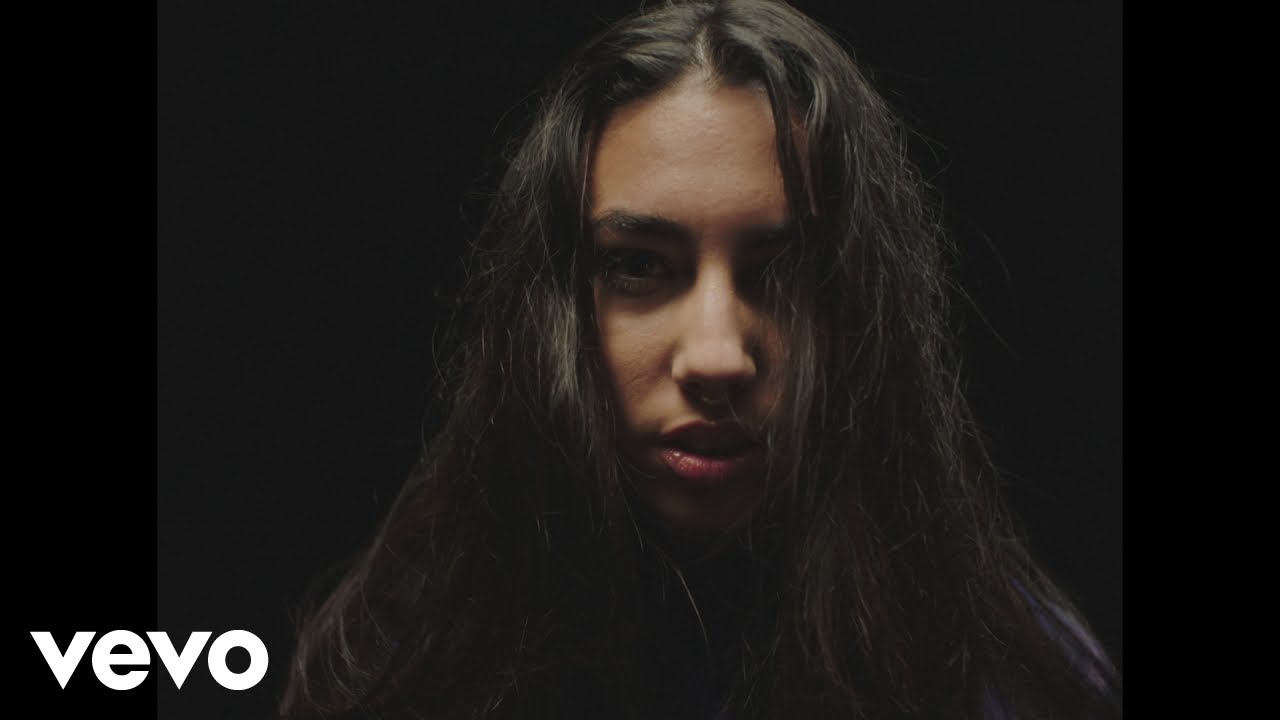 María José Llergo - Me Miras Pero No Me Ves background